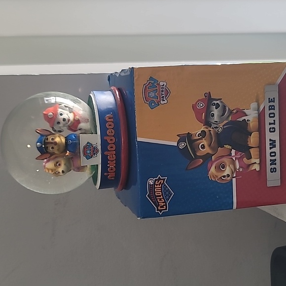 Nickelodeon Paw Patrol one size multi color snow globe. - Picture 4 of 4